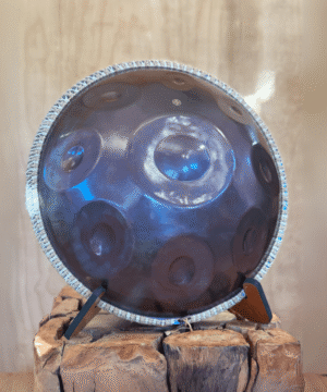 Alternative view of Mokum Instruments - A2 Nordlys 15 - Handpan